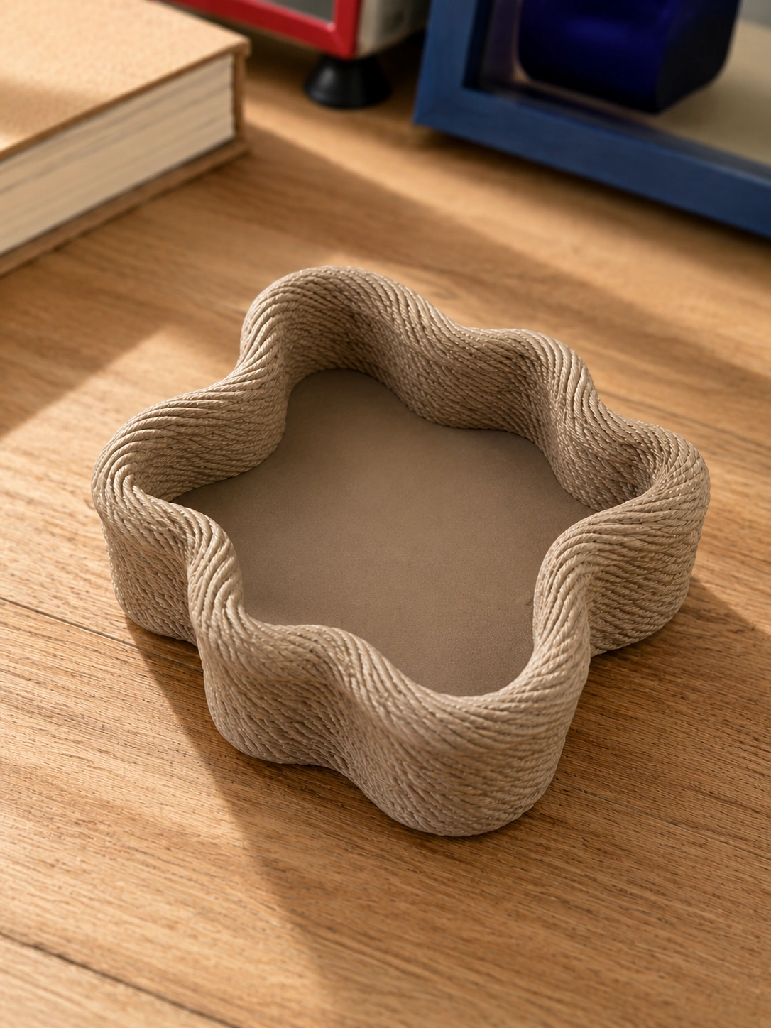 Ropla vacio con forma ondulada y textura organica